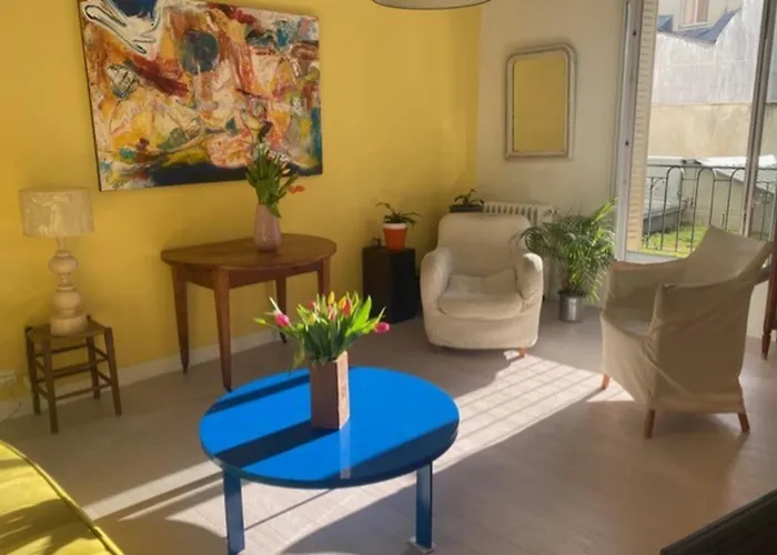Bright Apartment - Near Green Space